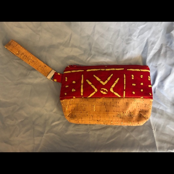 Red wristlet - Picture 2 of 3